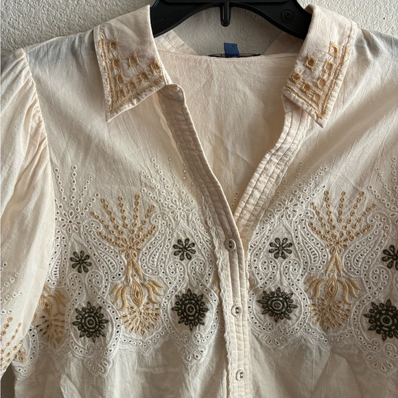 Democracy Women's Beige Embroidered Button Down Shirt S - Picture 6 of 13